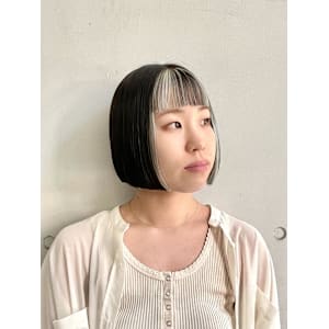 フェイスフレーミング×切りっぱなしボブ×ポイントカラー