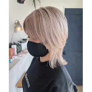 ブリーチデザインホワイトベージュカラー髪質改善トリートメント