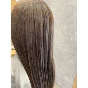 透明感×ツヤ感のチョコレートベージュ