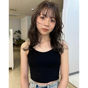 ブリーチなしオリーブベージュ　横田　葵