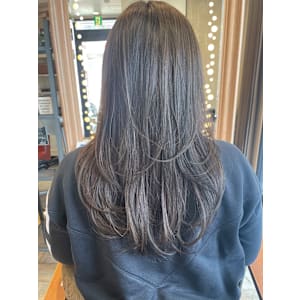 透明感カラー暗髪×レイヤーカット