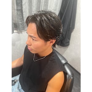 センターパートウルフ