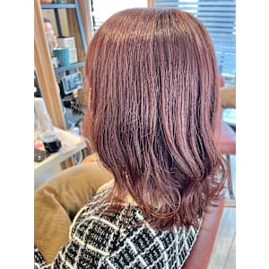 ピンクベージュ