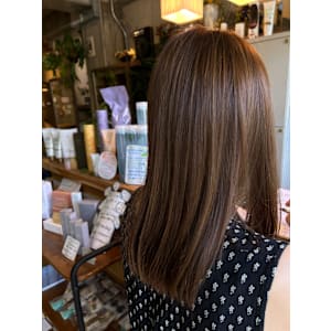 透明感の出るアッシュカラー