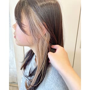 ベージュ系イヤリングカラー