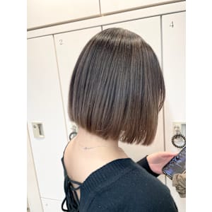 ぱつっとボブ×バレイヤージュ