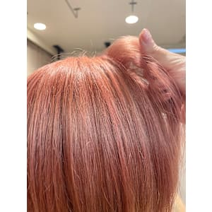 赤寄りのピンク系カラー