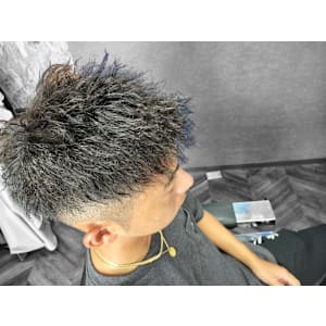 ツイストスパイラルパーマ＋フェードカット - THE CUT【ザ カット】掲載中