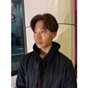 あなたの似合うがわかる！メンズ2ブロックセンターパート