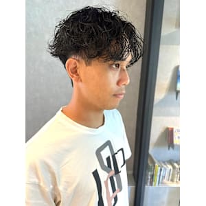 ツイストスパイラルパーマ　刈り上げ　メンズショート　束感