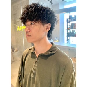 ツイストスパイラルパーマ　ミディアムパーマ　束感　強めパーマ