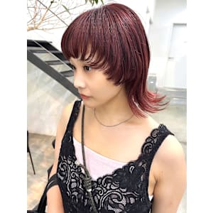 ブリーチなし　レッドカラー　ウルフマッシュ　デザインカット