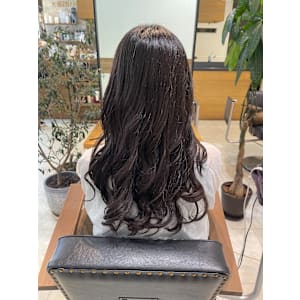 コテ巻きでキュートに！