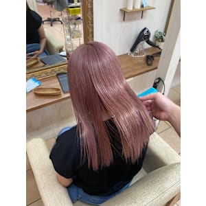 ピンクベージュ