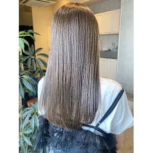 オリーブベージュ　透明感カラー　くすみベージュ　セミロング