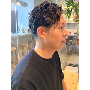 センターパート　ニュアンスパーマ　メンズショート　ビジネス