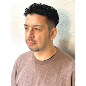 スパイラルパーマ　刈り上げ　ショートパーマ　40代　50代