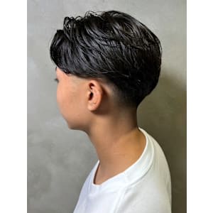 刈り上げマッシュ　ダウンパーマ　オールバック　毛流れパーマ