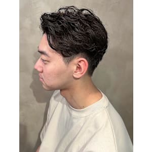 アップバング　ナチュラルパーマ　束感　ツーブロックショート