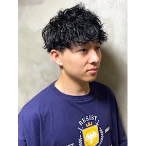 ツイストスパイラルパーマ　ミニマッシュ　ツーブロック　無造作