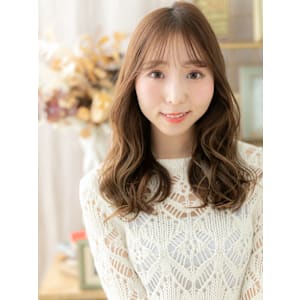 カーキベージュ外国人風小顔グラマラスロング　シルキーベージュ