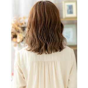 くせ毛風ウェットヘアゆるふわハイライト　ピンクベージュ