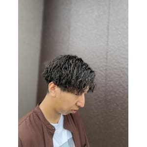 センターパート×ツイストパーマ