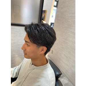 センターパート×ニュアンスパーマ