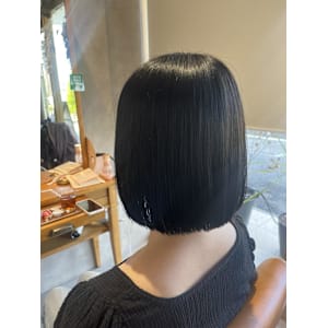 ボブ　切りっぱなし　ブルーブラック