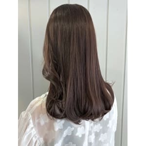 ミルクティーベージュ　透明感　顔周りアレンジ　ワンカール