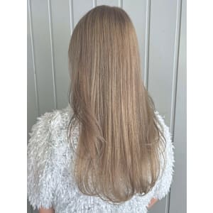 ハイトーン　ミルクティーベージュ　透明感　ロングレイヤー