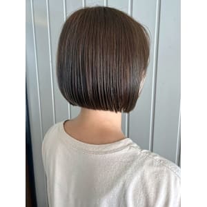 ミニボブ　丸みショートボブ　ぱつっと　ミルクティーベージュ