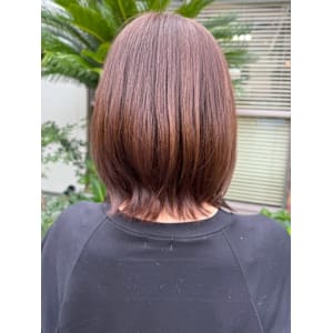 ミディアムレイヤー　丸みボブ　デザインカット　ベージュカラー