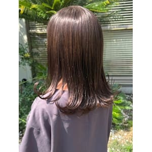 外ハネアレンジ　セミロング　ダークグレージュ　ワンカール