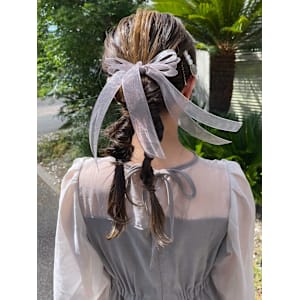 ツインポニー　リボンアレンジ　結婚式アレンジ　編み下ろし