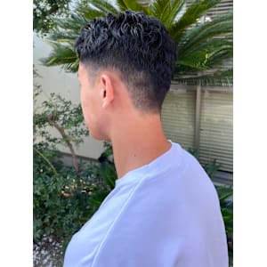 ショートパーマ　刈り上げ　ビジネス　ナチュラルパーマ