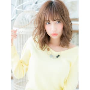 大人可愛い外国人風ハイライトエアリーミディ　アッシュオリーブ