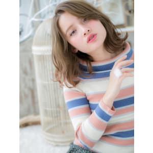 バレイヤージュくせ毛風抜け感くびれミディ　ハイトーンカラー