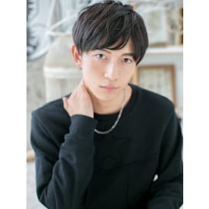 黒髪サイドグラデーション無造作ショート　ネイビーブラック