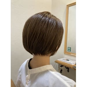 ショートボブ