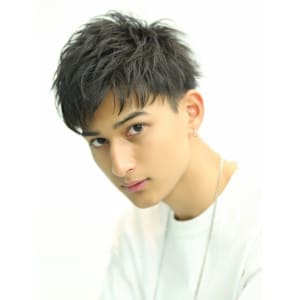 黒髪 ビジカジ ツーブロック ナチュラル刈り上げ ショート