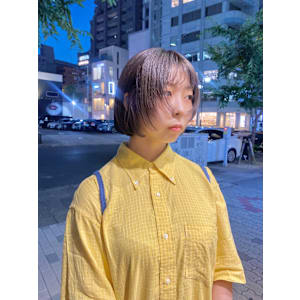 コンパクトなミニボブ×顔まわりのレイヤー