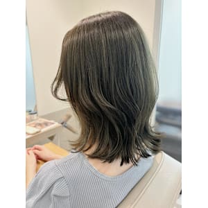 オリーブグレージュ×くびれボブ