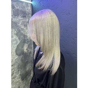 ハイトーンシルバーカラー/レイヤーカット【池袋・池袋東口】