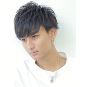 耳掛けアシメショートマッシュ ツーブロック 刈り上げ