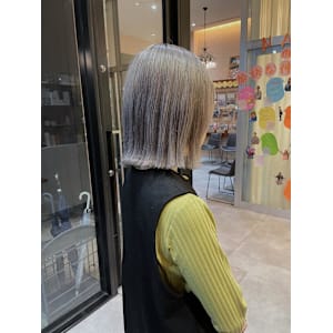 【ハイトーングレージュ/佐藤杏丸】