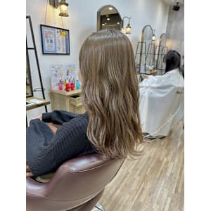 フォギーベージュ