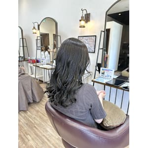 オリーブグレージュ