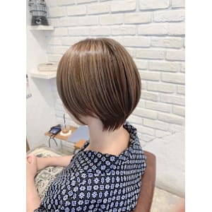 【MAGIC 小名木】丸みショート＆アッシュカラー