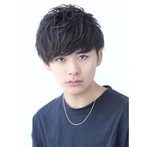 ナチュラルアシメ耳掛けマッシュ ツーブロック 刈り上げ 黒髪